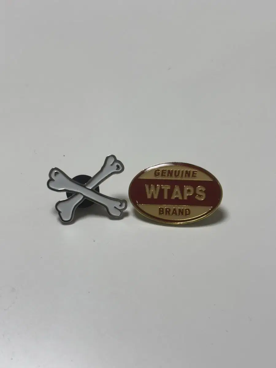 더블탭스 wtaps 뱃지 핀스